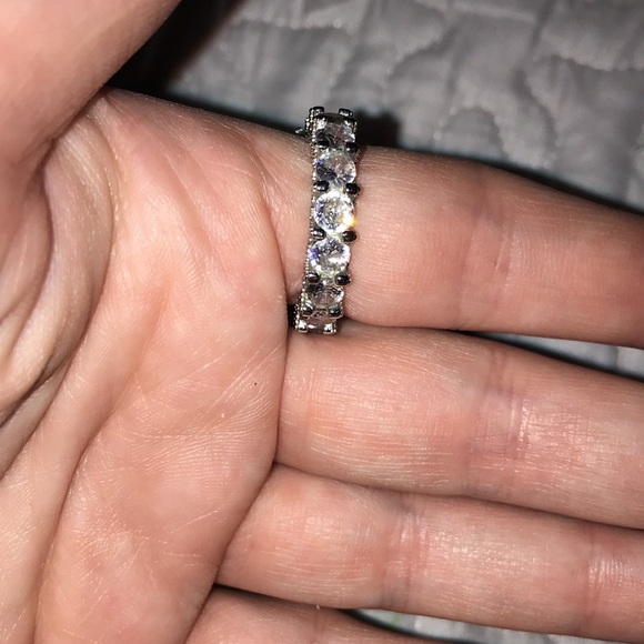 Size 8 silver infinity engagement style ring NWOT - Picture 3 of 5